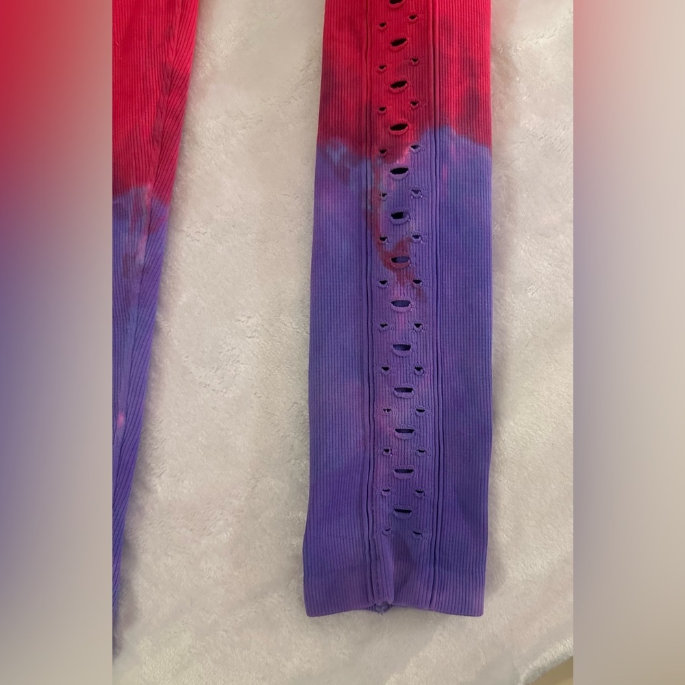 Spiritual Gangster $118 hombre leggings. Purple & pink. M/L. Tie dye. Like new - Picture 6 of 10